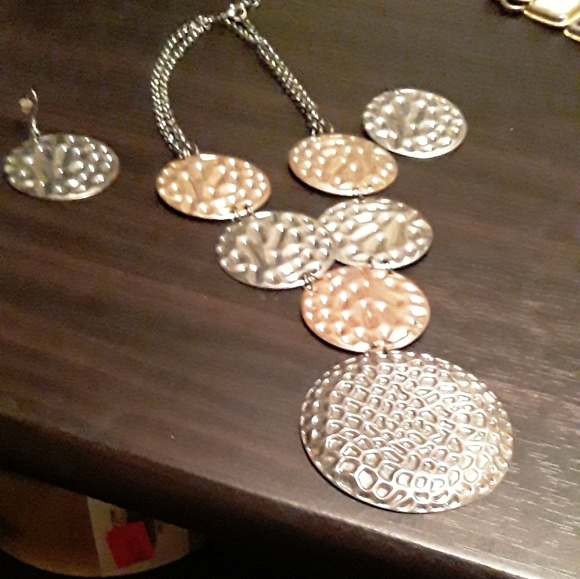 Jewelry - NECKLACE AND EARRINGS